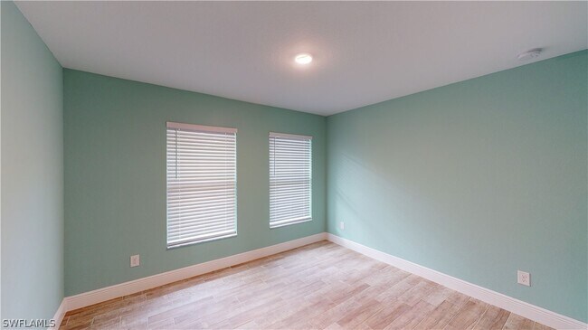 Building Photo - 621 NW 7th Pl