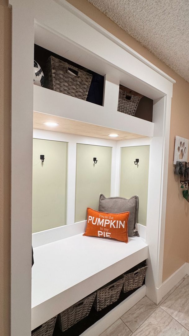 Building Photo - Fantastic Home Close to Schools, Shopping ...