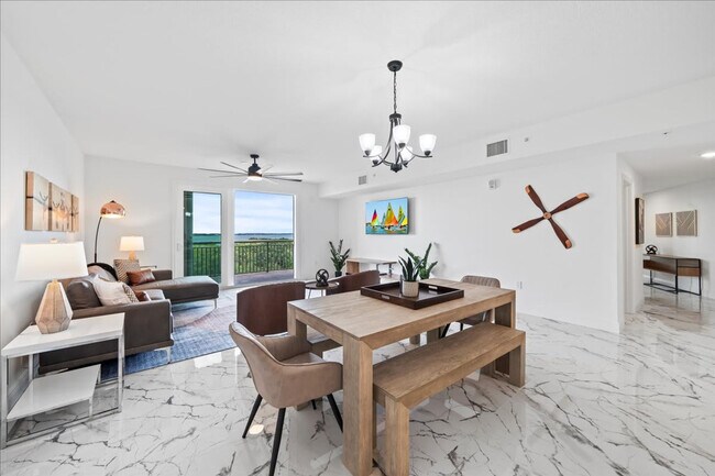 Building Photo - 605 Kemp St