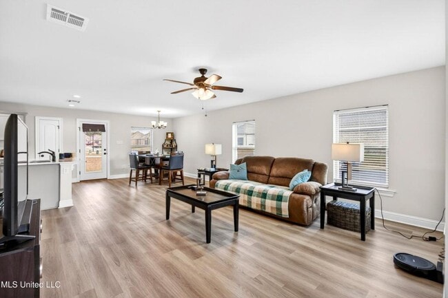 Building Photo - 18102 Evergreen Dr