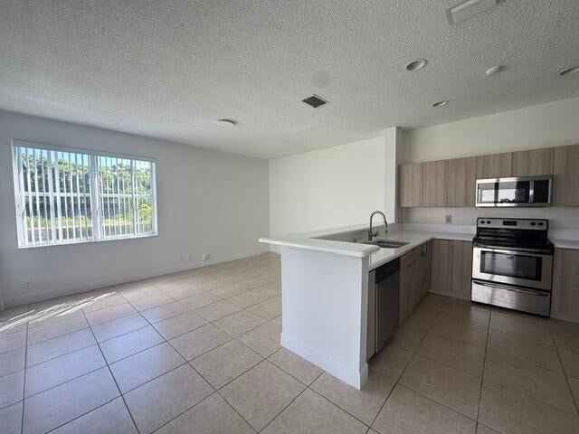 Building Photo - 686 Lone Pine Ln