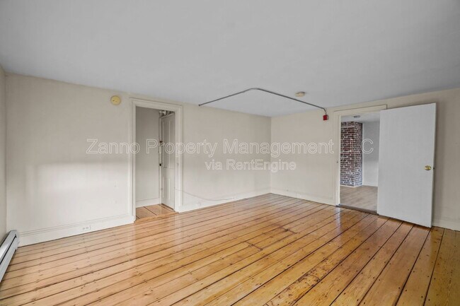 Building Photo - 35 Bowen St