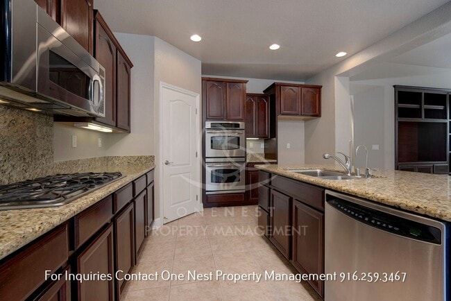 Building Photo - Fantastic - one of a kind 5 bdrm 4 bth hom...