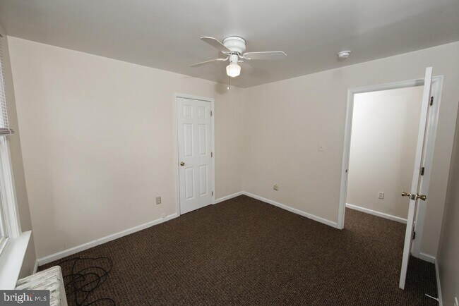 Building Photo - 401 W Miner St