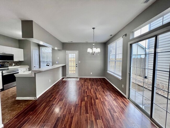 Building Photo - Stunning Castleton Condo