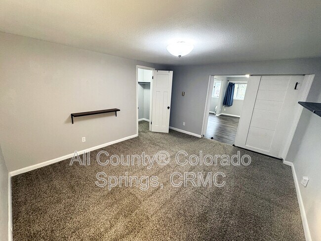 Building Photo - 460 Wintery Cir N