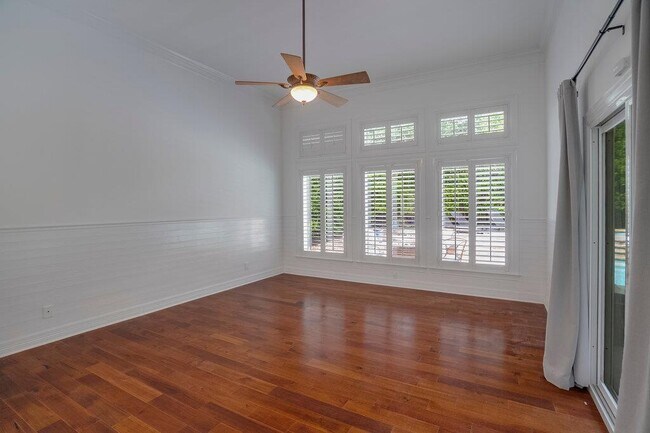 Building Photo - 10200 Treasure Island Dr