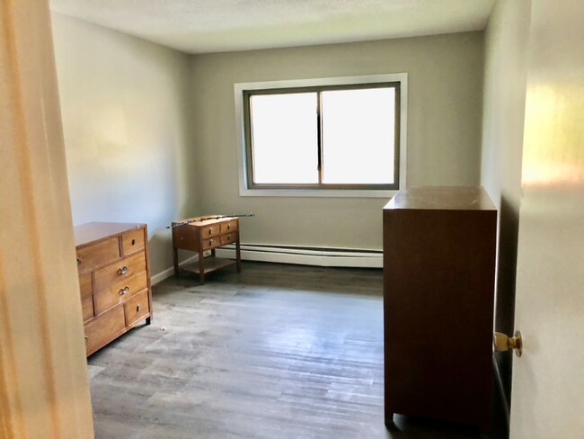 Building Photo - 9 Strawberry Bank Rd