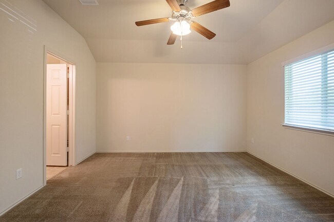 Building Photo - 100 Azurite Dr