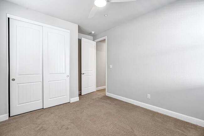 Building Photo - 2815 N Leya Dr