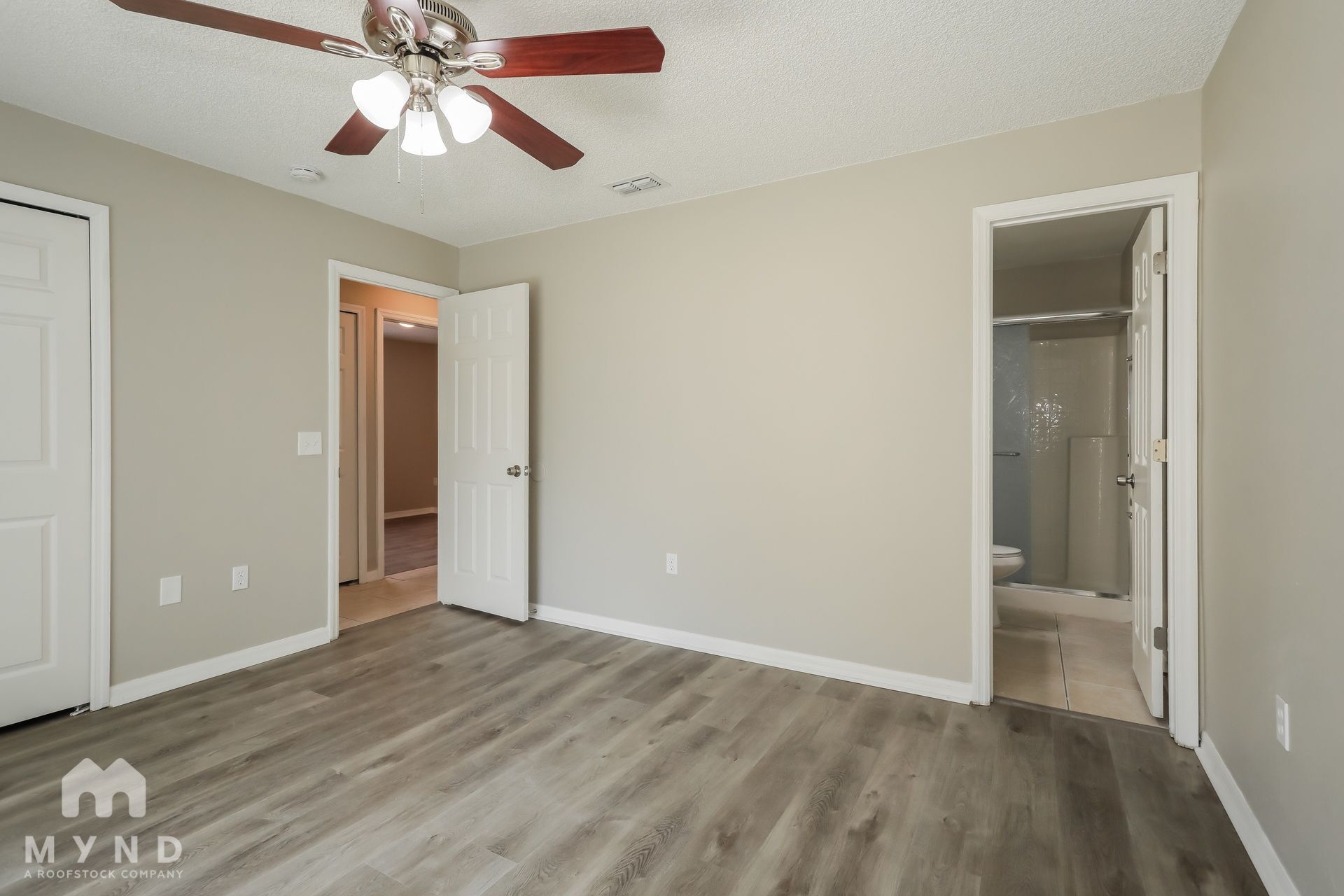 Building Photo - 5704 English Oak Dr S