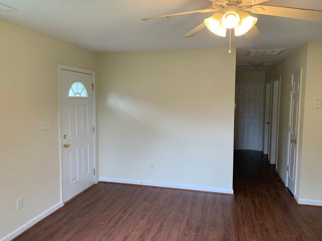 Building Photo - Elegance in Elizabeth City!