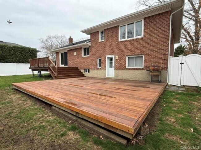 Building Photo - 748 Leslie Ln