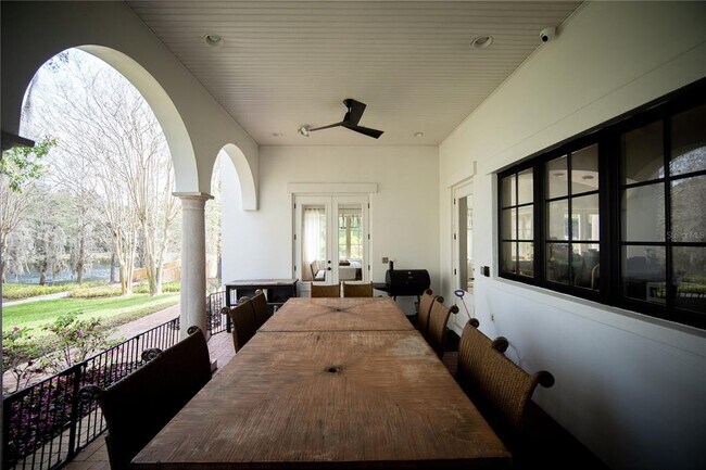 Building Photo - 719 Eastlawn Dr