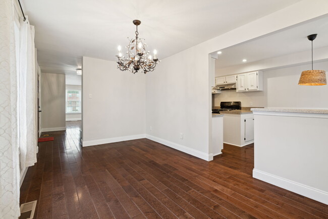 Dining Room - 100 Rennard Ter