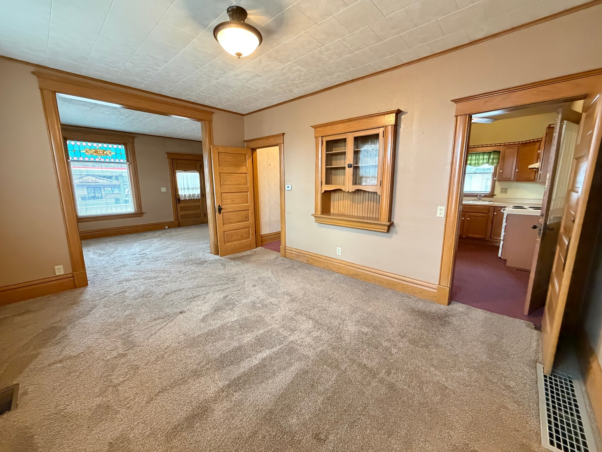 Building Photo - 102 1st St