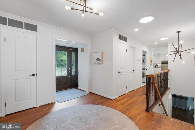 Building Photo - 5837 River Dr