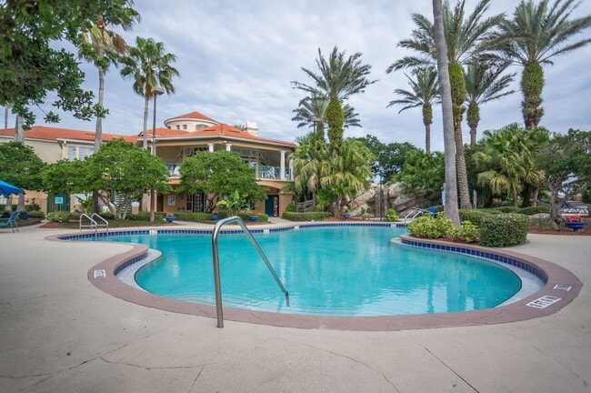 Building Photo - NEWLY UPDATED 2 bedroom 2 bath condo for rent in Bermuda Dunes