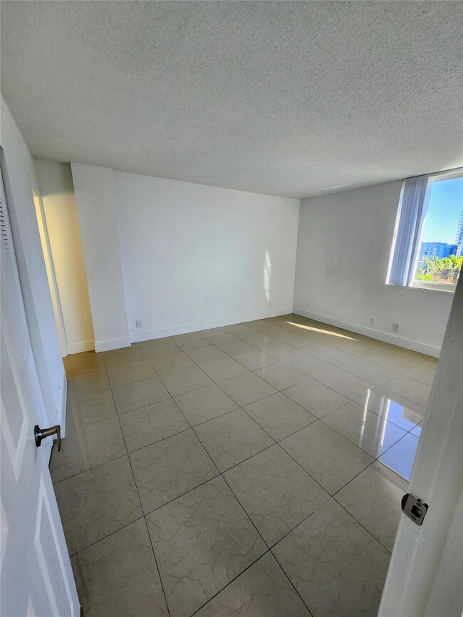 Building Photo - 9001 SW 77th Ave