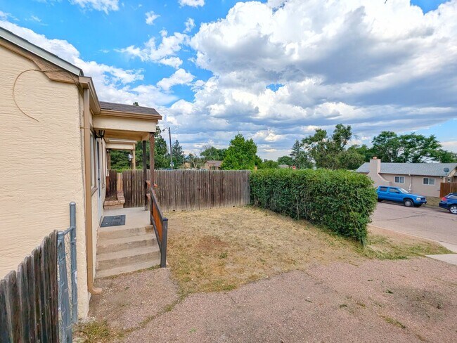 Building Photo - 2354 E San Rafael St