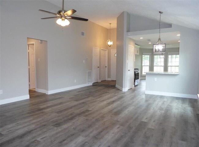 Building Photo - 8126 Glorieta Dr