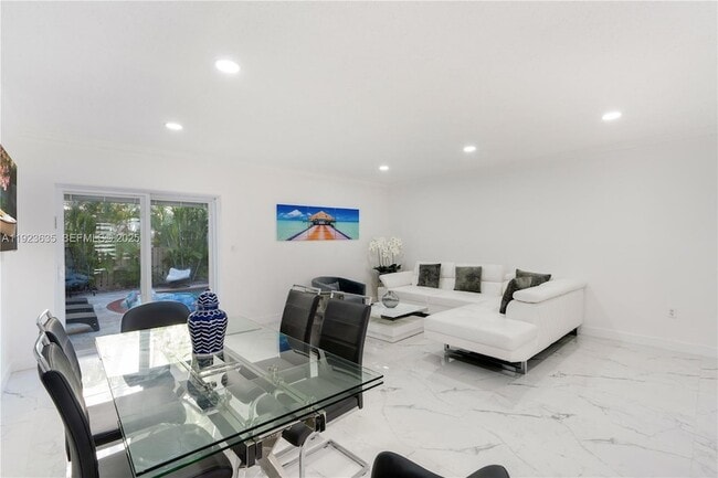 Building Photo - 9167 Harding Ave