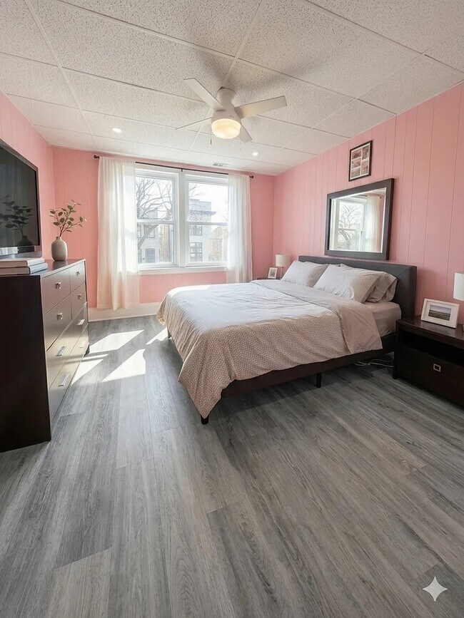 Building Photo - 1812 W Erie St