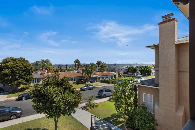 Building Photo - Gorgeous Historic Point Loma Home! Solar! ...