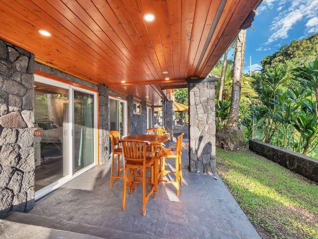 Building Photo - Oceanfront Estate: The Honolii Hale