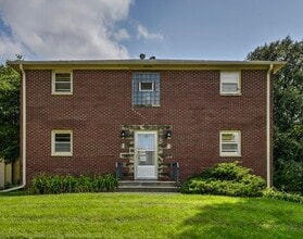 Building Photo - 1901 5 Plex