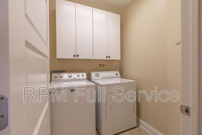 Building Photo - 110 31st Ave N