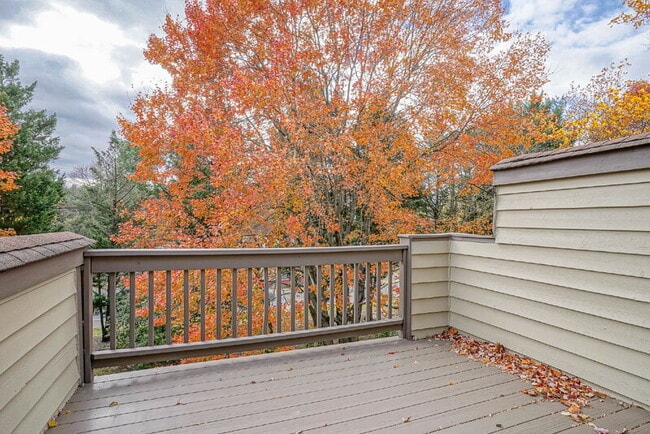 Building Photo - 2004 Augusta Cir