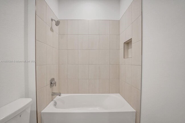 Building Photo - 133 SW 171st Ave