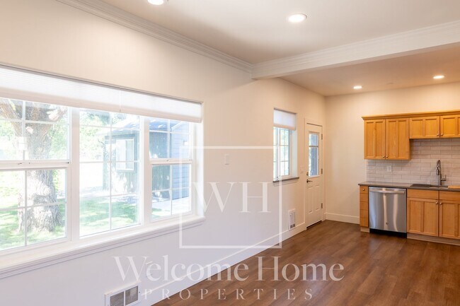 Building Photo - Updated 2 Bed Home with Detached Office & Fenced Yard
