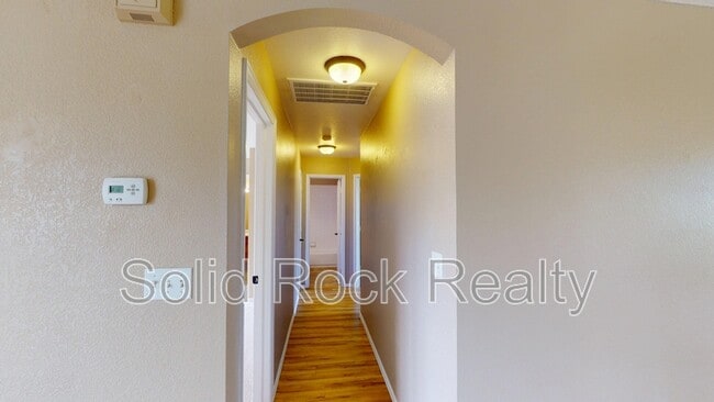 Building Photo - 4920 Universal Heights
