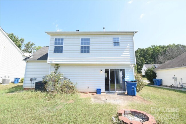 Building Photo - 8139 Chatham Oaks Dr