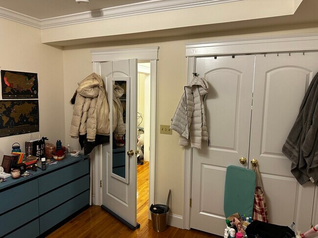 Building Photo - 27 Glenville Ave