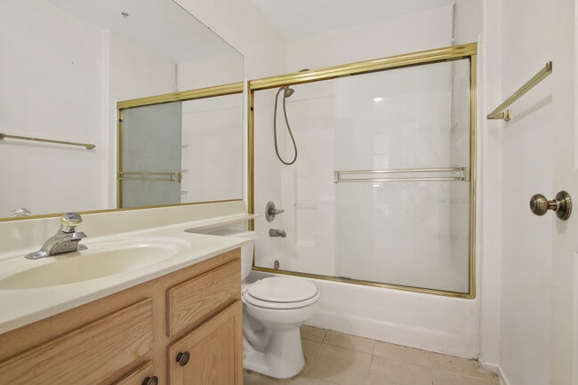 Building Photo - 319 W Duarte Rd