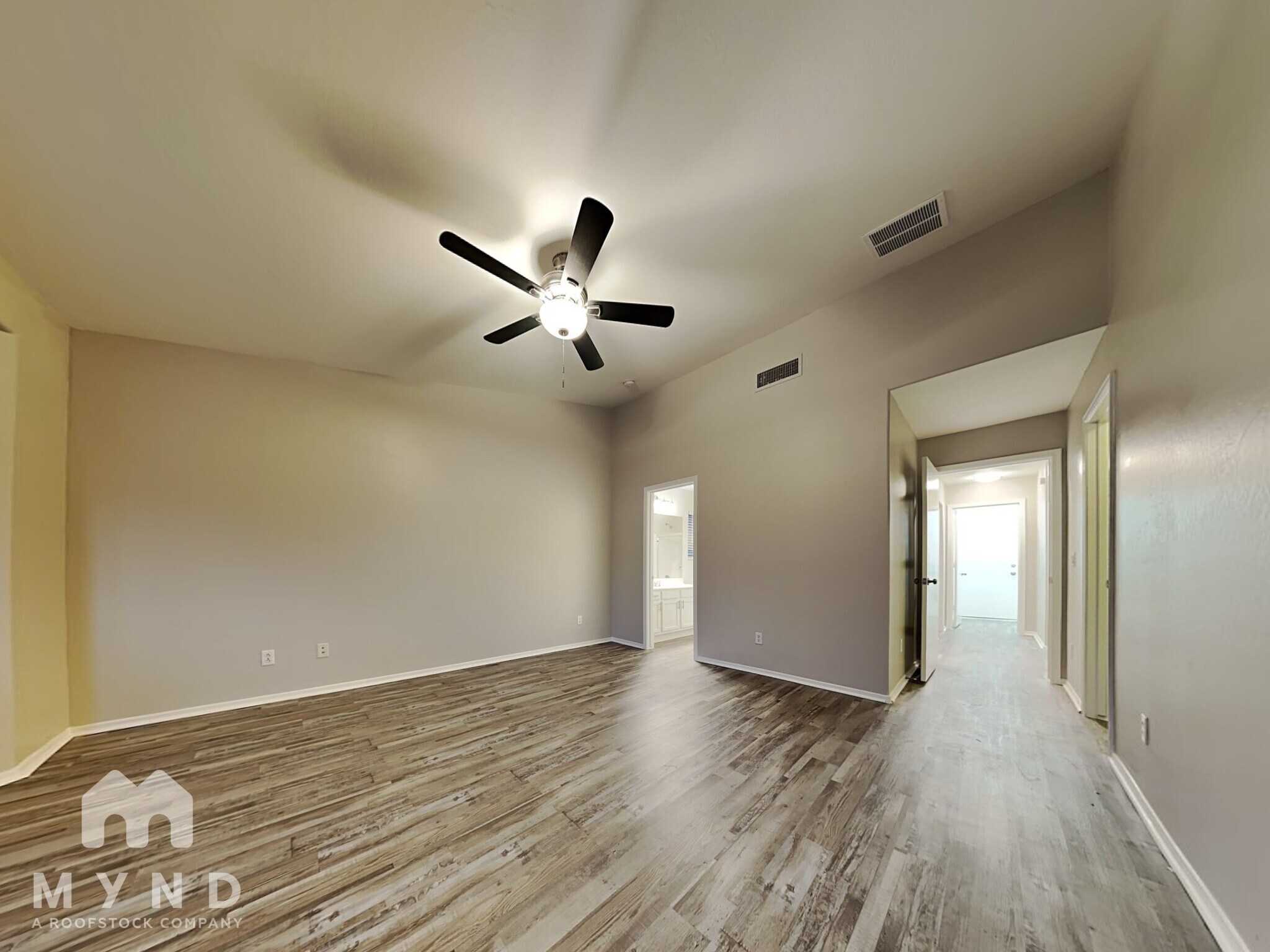 Building Photo - 10740 W Mountain View Dr