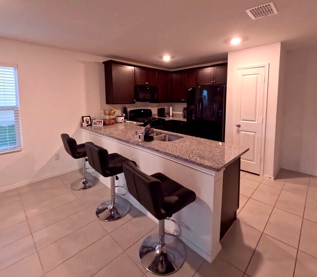 Building Photo - 2708 Starwater Dr