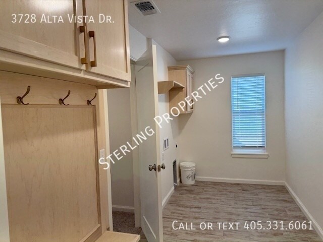 Building Photo - 3728 Alta Vis Dr