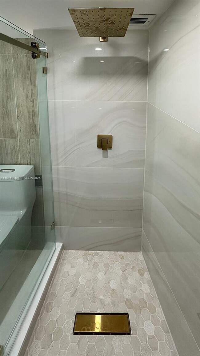 Building Photo - 18071 Biscayne Blvd