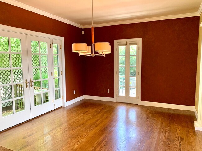 Building Photo - Queen Anne Home