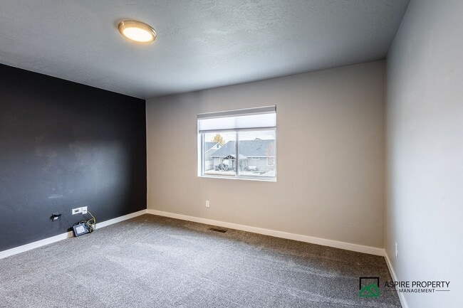 Building Photo - Upgraded 4 bed 3 bath home