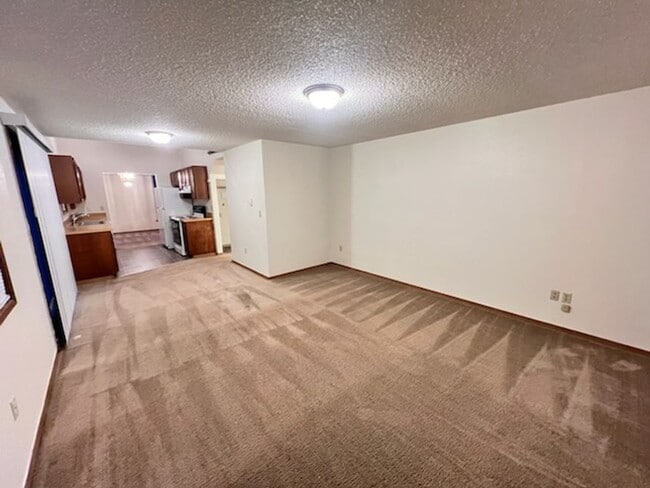 Building Photo - Oakbrook 2 Story 3 Bedroom home