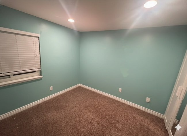 Building Photo - 8241 Imperial Oak Dr