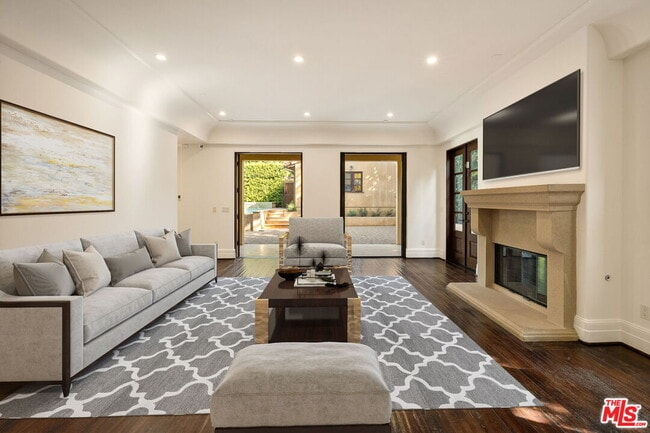 Building Photo - 823 Yale St