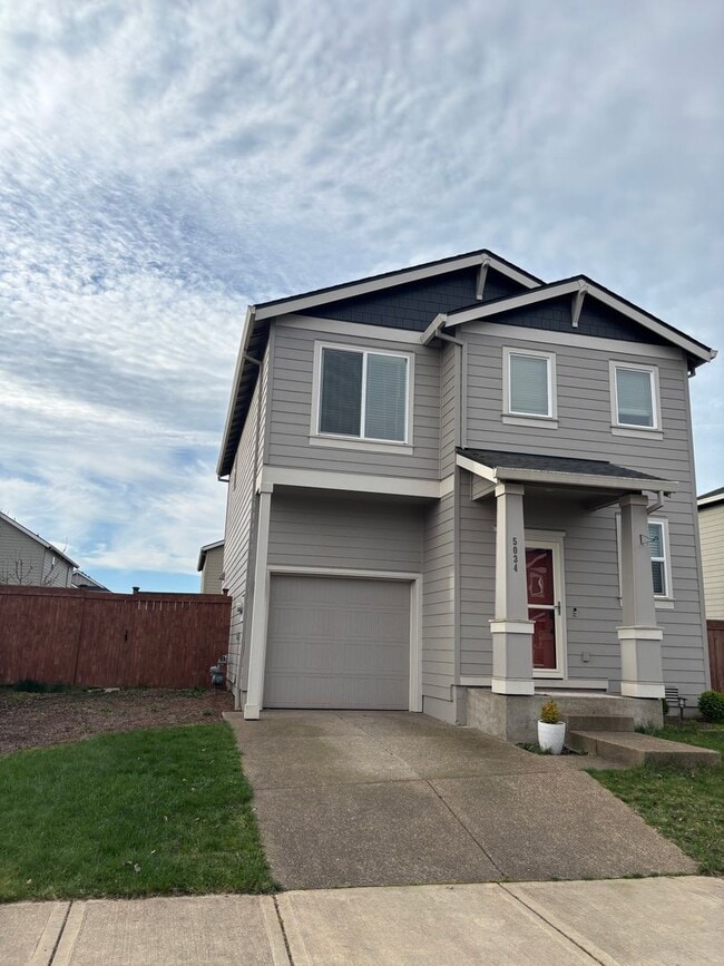 Building Photo - MOVE-IN SPECIAL!