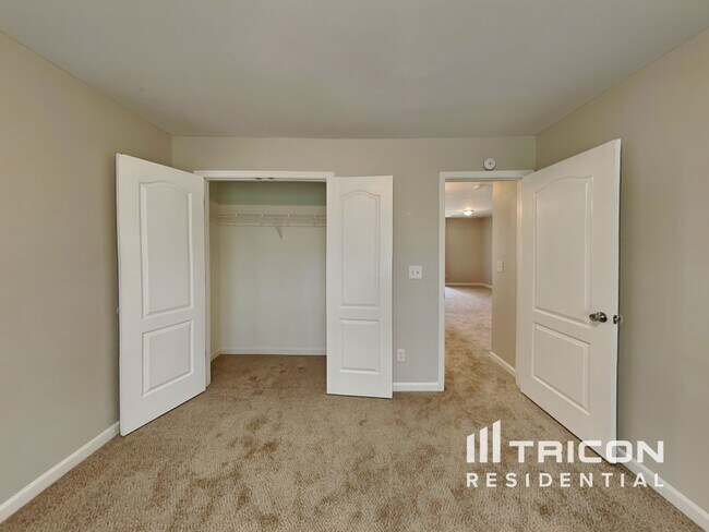 Building Photo - 359 Oakhaven Way