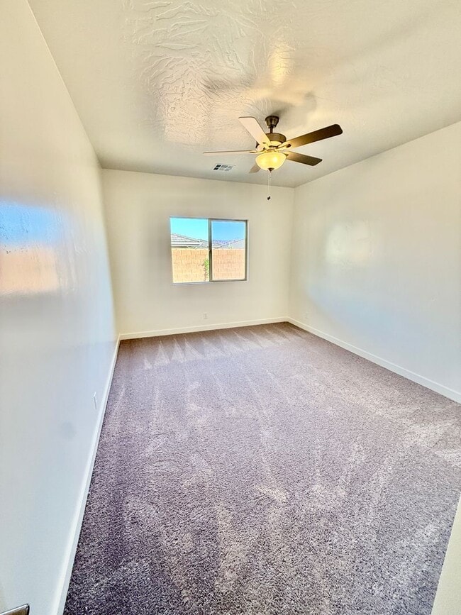 Building Photo - Beautiful Pet-Friendly 4-BR Home in Sunbrook Community